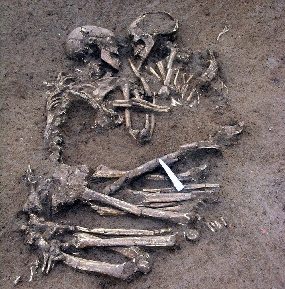 Tìm thấy ngôi mộ cổ chứa hài cốt của một cặp tình nhân