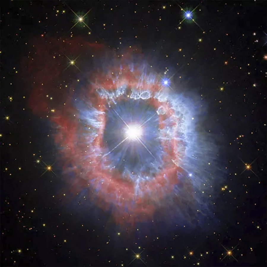 Kính Hubble chụp được hình ảnh độc đáo của AG Carinae