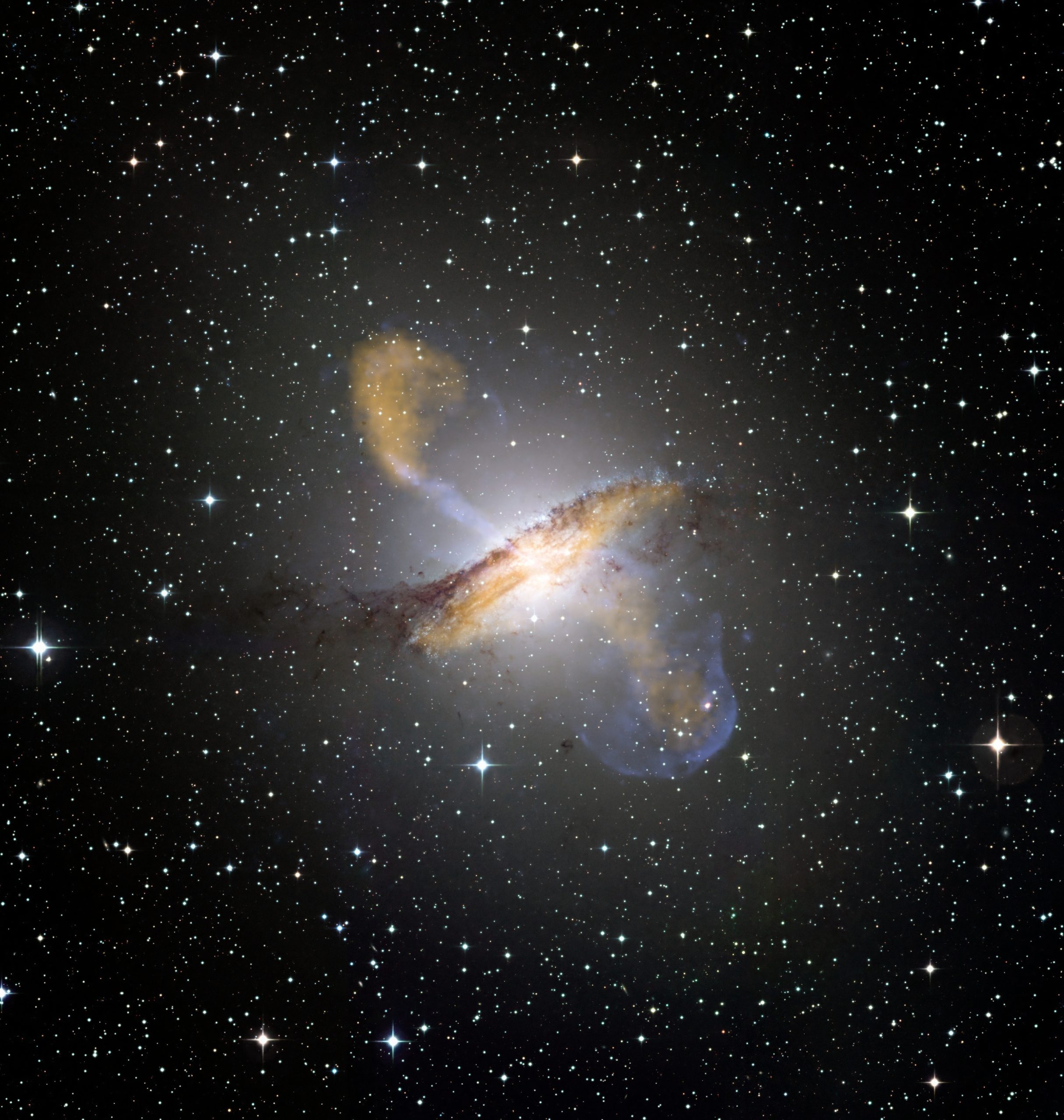 Hố đen Centautus A được khám phá bởi các nhà khoa học