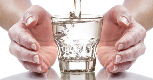 Bảo quản nước đun sôi để nguội không đúng cách có thể gây hại cho sức khoẻ