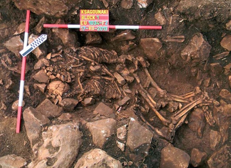 Kết quả nghiên cứu về ngôi mộ chứa hai hài cốt cách đây hàng nghìn năm