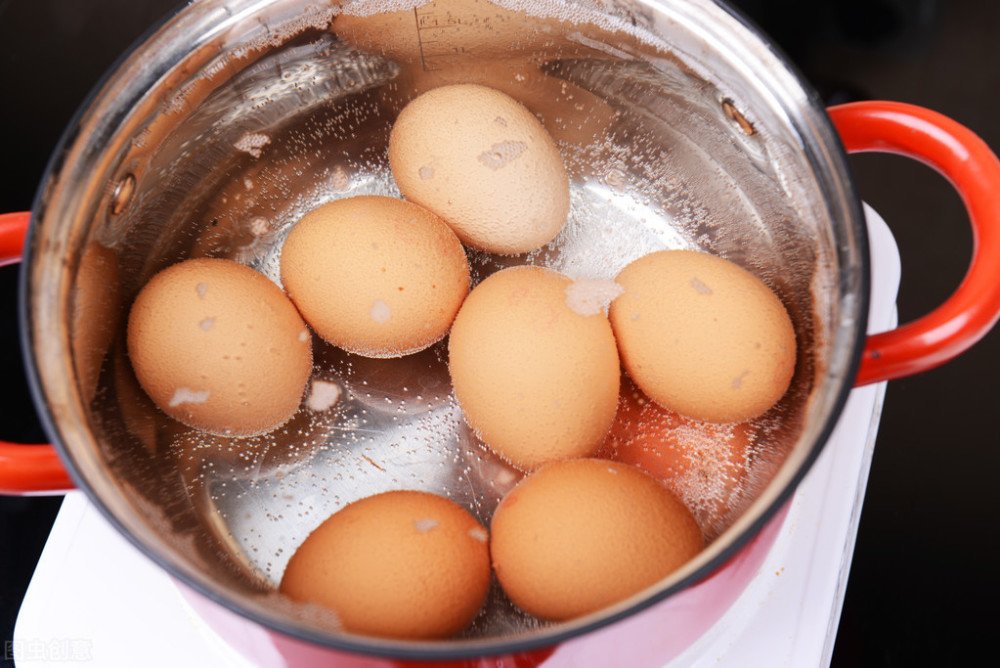 Mẹo luộc trứng dễ bóc vỏ