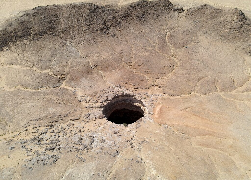 Giếng địa ngục Barhout nằm ở vùng Al-Mahra, với rộng 30 mét và chiều sâu khoảng 100 mét