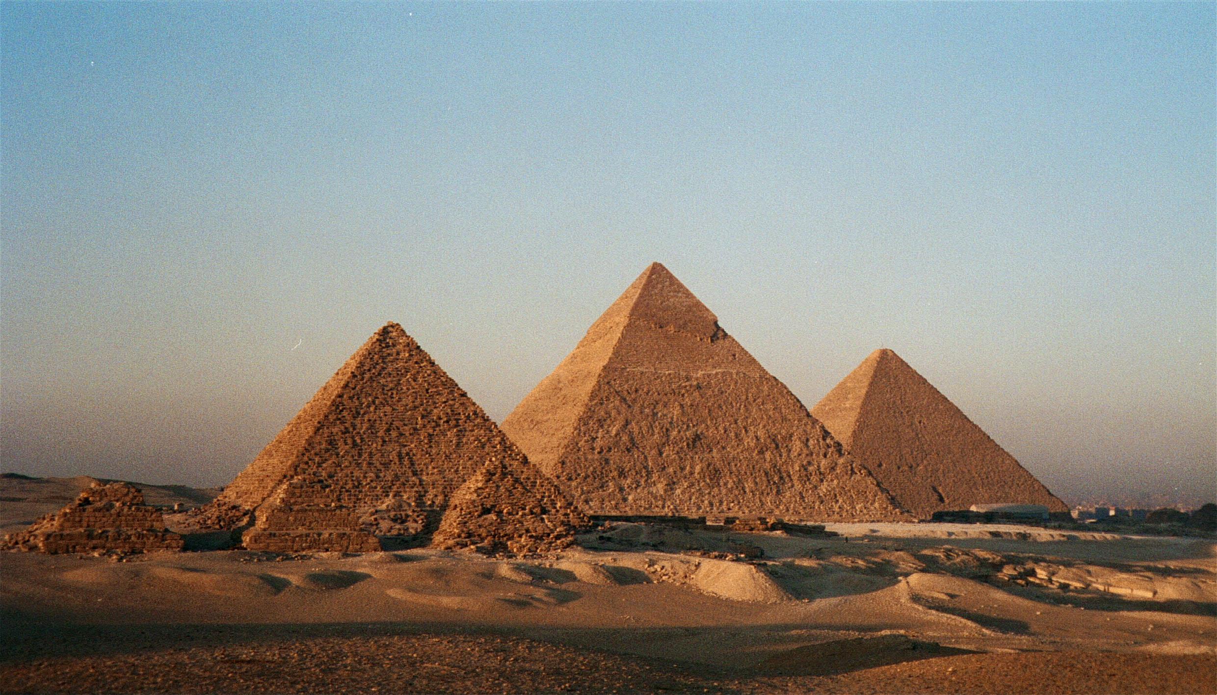 Tượng Nhân Sư lớn và ba Kim tự tháp tại Giza tương thích với vành đai của chòm sao Orion