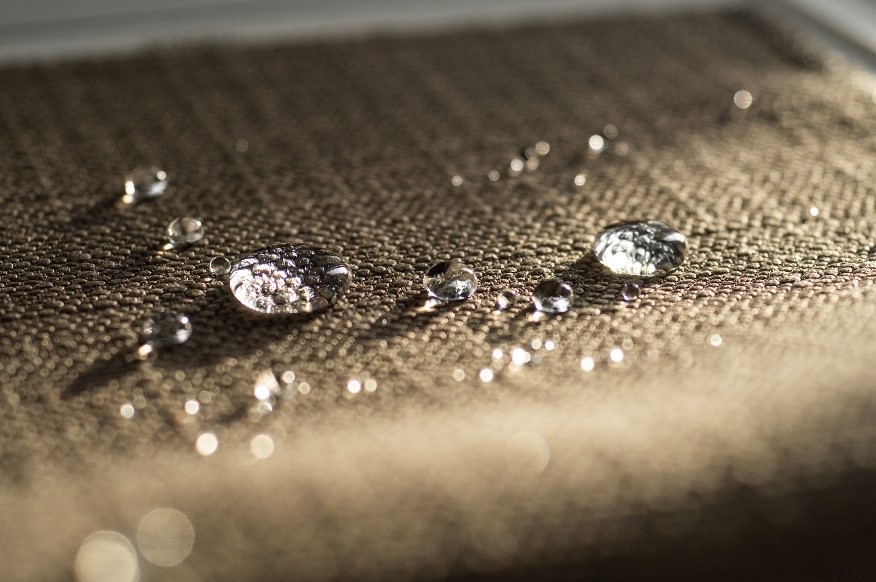 Các nhà khoa học phát triển vật liệu nano không bị thấm nước