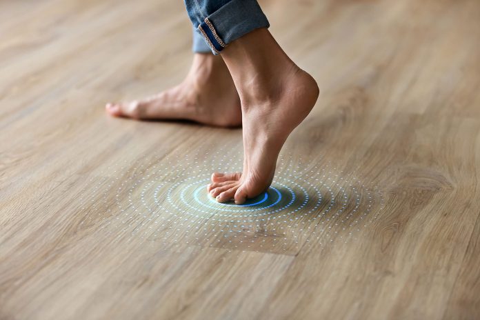 Sàn gỗ có khả năng phát ra điện năng khi được tác động