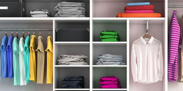 Sắp xếp tủ quần áo theo từng màu sắc riêng biệt