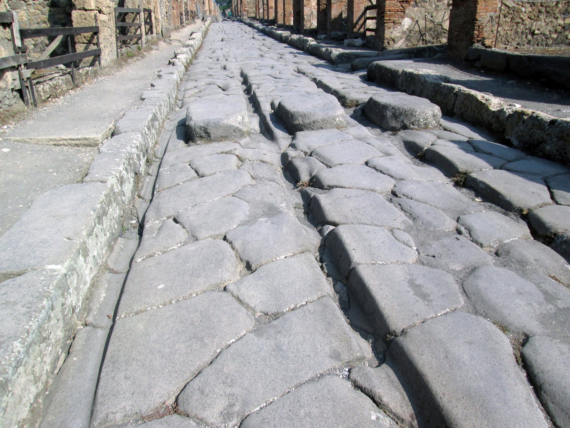 Tìm thấy tàn tích của một con đường La Mã tồn tại hàng nghìn năm trước