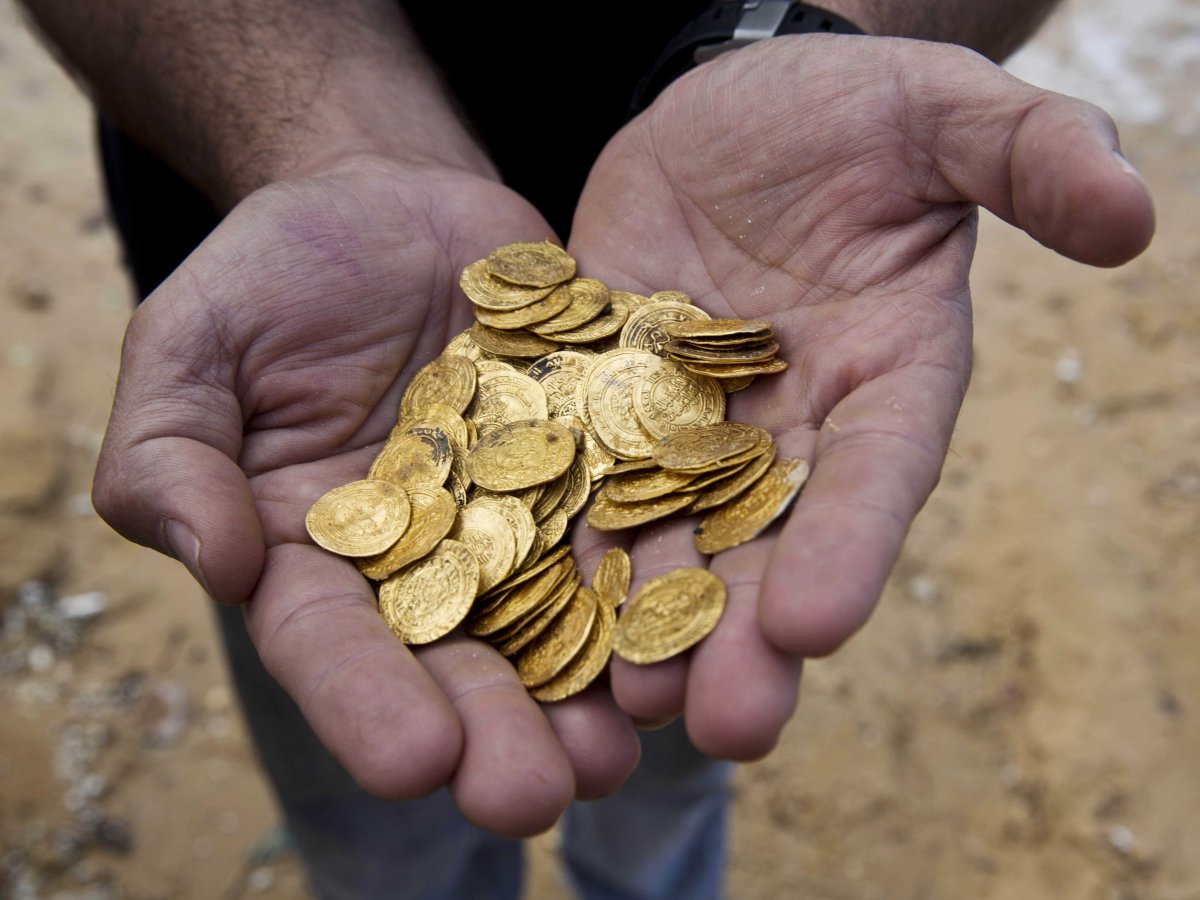 Phát hiện hàng trăm đồng tiền vàng cổ